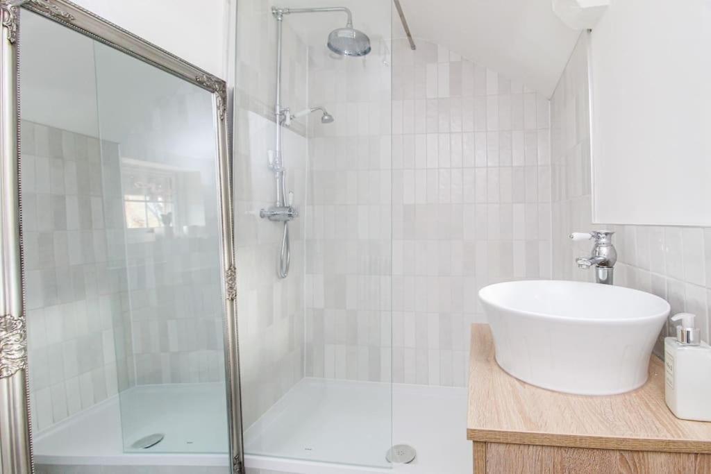 Millstone Cottage Newmillerdam Hill Top Екстериор снимка