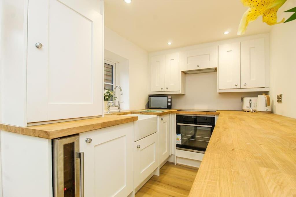 Millstone Cottage Newmillerdam Hill Top Екстериор снимка